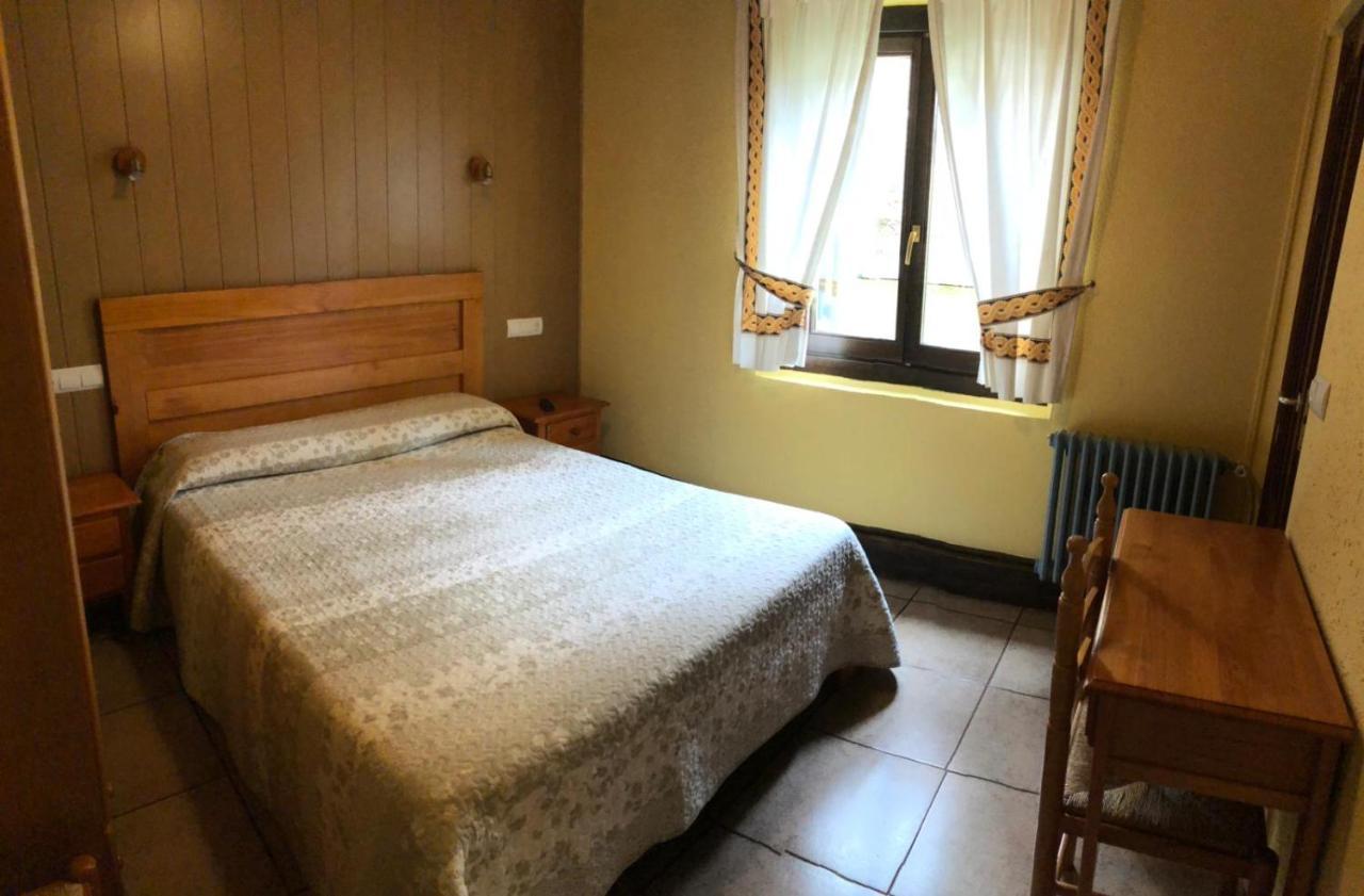 Hotel Sarao Ескаррілья Екстер'єр фото